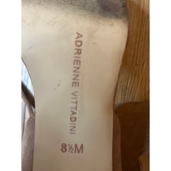 Preloved Adrienne Vittadini Beige Scalloped Suede Leather  Heels Shoes 8.5 - Picture 8 of 8